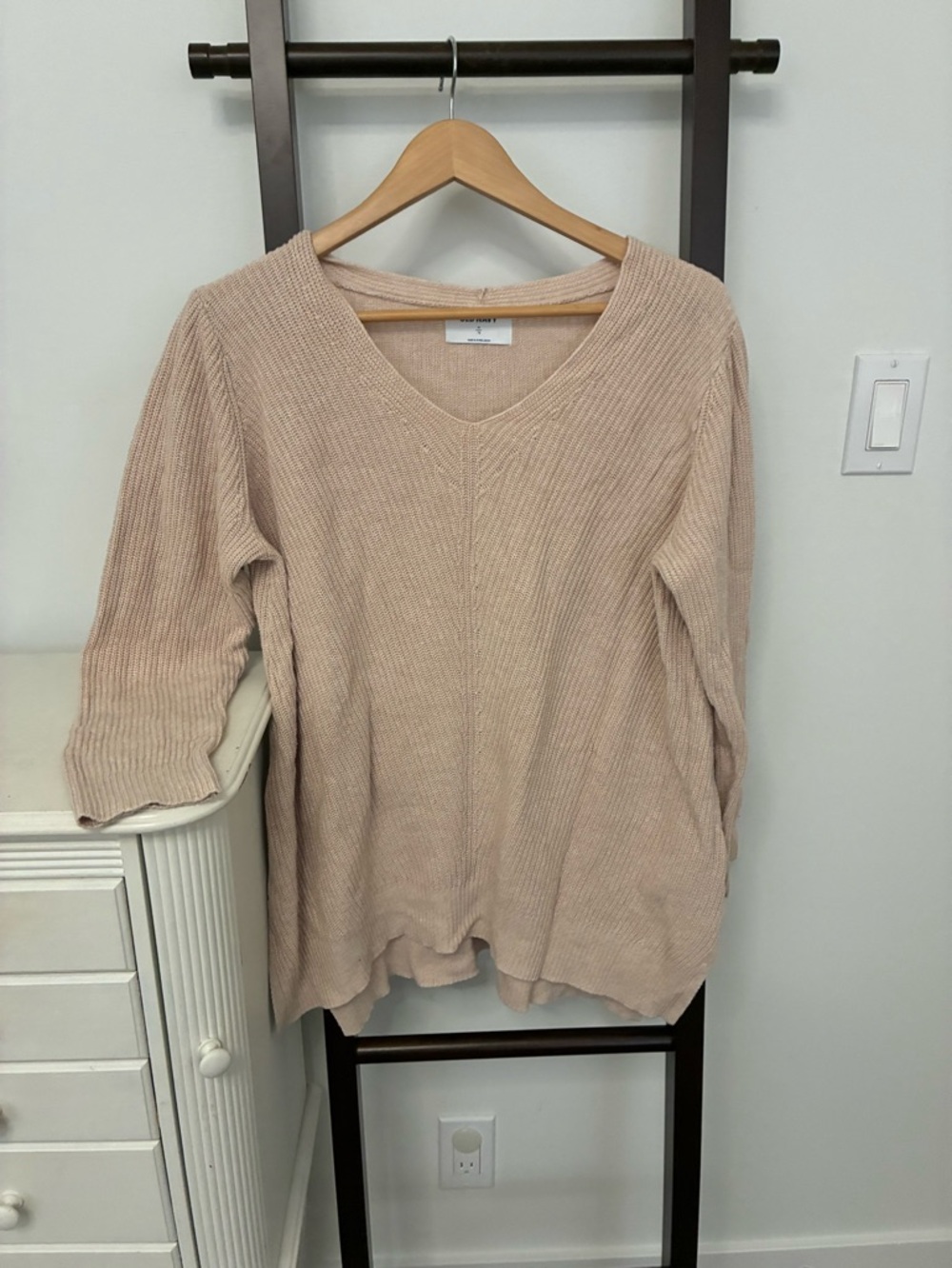 Old Navy Women's V-Neck Sweater in Light Beige. Loose boho fit XL cotton rayon